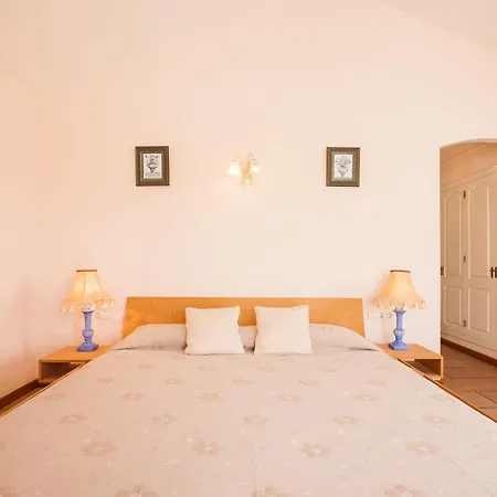 Kantuta Вілла Адехе