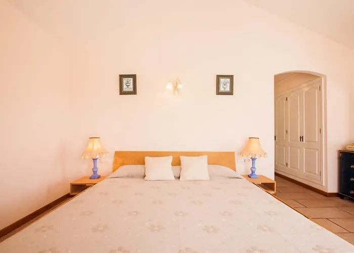 Kantuta Вілла Адехе